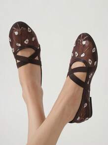 Balerini din plasă pentru femei, model floral brodat, stil elegant, minimalist, respirabil, stil vintage Mary Jane, fără slip-on, la modă și confortabili pentru purtare de zi cu zi.