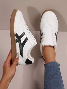 Nuevos tenis deportivos casuales retro blancos para mujer, con suela y superficie suaves, zapatos de lona transpirables para primavera, otoño y todo el año, tenis planos casuales de patchwork para mujer, zapatos deportivos casuales para mujer, zapatos para estudiantes, tenis blancos - Blanco - Ver 2