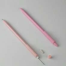 1 Crayon mécanique personnalisé qui non seulement a des fonctions pratiques, mais vous permet également de graver votre nom pour en faire un compagnon d'étude unique. Vous pouvez également imprimer des citations inspirantes pour vous motiver lorsque l'écriture devient fatigante.