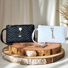 Chic Clutch Bag Purse Embellished With A Dainty Cat Pendant: Style Meets Cuteness. The Luxurious Design Of This Clutch Is Elevated By The Eye-Catching Cat Pendant, Blending Sophistication With Playful Flair. Compact Yet Spacious Enough For Essentials, It's The Ideal Choice To Add A Unique And Stylish Edge To Your Look. - Black - View 5