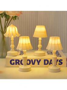 1 Stück Europäischer Retro Mini Tischlampe - Warmweiße LED Beleuchtung Nachtlicht, batteriebetriebene Lampe mit weichem Licht zum Schutz der Augen, Dekoration für Feiertage, Partys, perfektes Geburtstagsgeschenk, Palast-Stil Lampe, Schlafzimmerdekoration - Blumen Atmosphäre Licht, ideale Schreibtisch- und Nachttischdekor, Geschenk für Vater-/Muttertag, Büro Dekoration Lampe, für Schlafzimmer, Zimmer, Wohnzimmer, Küche, Schreibtisch, Hochzeit, Wohndekoration, INS-Stil dekorative Lampe, einfach kreative Blütenknospen Mini Tischlampe