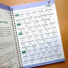 1 本凹槽快速书法练习册英文个性化圆体，成人硬笔书法练习贴纸，可重复使用的 3D 凹槽练习贴纸：通过精美的练习册提高您的英语写作技巧，包括 1 支笔 + 5 支替换芯 + 1 个黑色笔架，万圣节、圣诞节、圣诞礼物、新年礼物、学校用品、返校用品