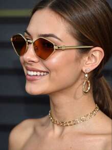 1 unisex klassische Metallbrille mit geometrischem Design und gemusterten Bügeln, geeignet für Laufsteg, Straßenfotografie, Dates, Alltag und Reisen