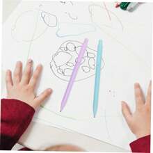 1 Crayon mécanique personnalisé qui non seulement a des fonctions pratiques, mais vous permet également de graver votre nom pour en faire un compagnon d'étude unique. Vous pouvez également imprimer des citations inspirantes pour vous motiver lorsque l'écriture devient fatigante.