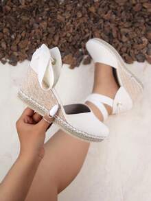 Zapatilla de moda para mujer tipo alpargata, de cuña o de plataforma ancha teijda, cómoda y con gran soporte, con ajuste para tobillo de cuerda y con abertura a los costados, ideales para uso diario para salidas casuales, para uso en interiores y exteriores, para salidas a la playa, salidas de campo, salidas en calor, ofreciendo un toque de estilo, confort  y glamour que resaltan la sofisticación en el calzado femenino. - Blanco - Ver 1