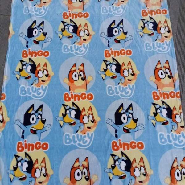 Bluey 1 pièce Serviette de plage pour enfants dessin animé chien bleu famille périphérique salle de bain fournitures. Serviette de plage à séchage rapide pour enfants. Cadeau de vacances pour enfants (style aléatoire)