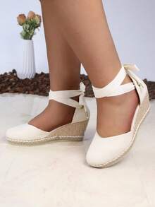 Zapatilla de moda para mujer tipo alpargata, de cuña o de plataforma ancha teijda, cómoda y con gran soporte, con ajuste para tobillo de cuerda y con abertura a los costados, ideales para uso diario para salidas casuales, para uso en interiores y exteriores, para salidas a la playa, salidas de campo, salidas en calor, ofreciendo un toque de estilo, confort  y glamour que resaltan la sofisticación en el calzado femenino. - Blanco - Ver 3