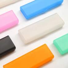 1 Set comprende: 1 scatola per cancelleria in plastica opaca, 5 matite, 1 gomma / 10 matite / 1 gomma jelly alla frutta. La scatola per cancelleria è realizzata in materiale PP opaco, durevole. Le matite sono in legno naturale semplice. La gomma jelly alla frutta è creativa, pulita e con meno briciole, tornare a scuola, forniture scolastiche, astuccio, zaino scolastico