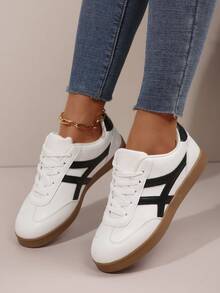 Nuevos tenis deportivos casuales retro blancos para mujer, con suela y superficie suaves, zapatos de lona transpirables para primavera, otoño y todo el año, tenis planos casuales de patchwork para mujer, zapatos deportivos casuales para mujer, zapatos para estudiantes, tenis blancos - Blanco - Ver 3