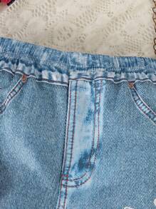 Conjunto de camiseta con estampado de lazo y pantalones con estampado de mezclilla sintética, estilo casual de moda para niña en verano