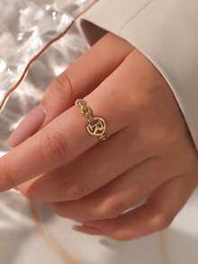 1 pieza Anillo de letra dorada personalizada de moda con diseño de la letra 26 - Amarillo Oro - Ver 17