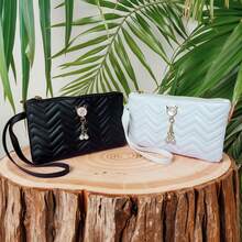 Chic Clutch Bag Purse Embellished With A Dainty Cat Pendant: Style Meets Cuteness. The Luxurious Design Of This Clutch Is Elevated By The Eye-Catching Cat Pendant, Blending Sophistication With Playful Flair. Compact Yet Spacious Enough For Essentials, It's The Ideal Choice To Add A Unique And Stylish Edge To Your Look. - Black - View 1