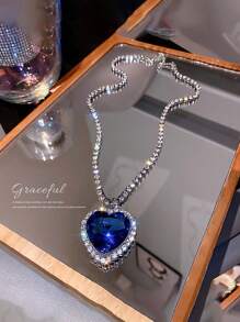 Luksusowy, olśniewający, elegancki naszyjnik w stylu pałacowym w kolorze oceanicznego błękitu