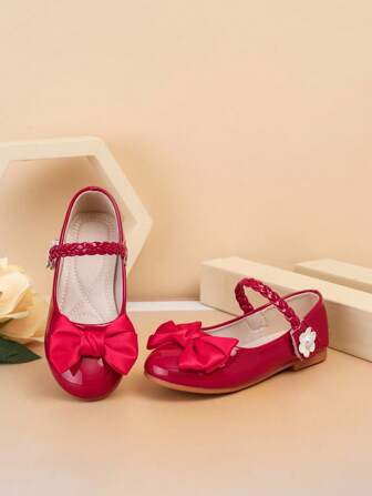 1 双女童蝴蝶结平底鞋，柔软面料系带设计，休闲可爱，四季皆宜