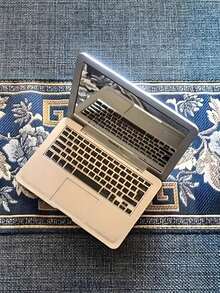 1 pezzo Specchio compatto e pieghevole per il trucco, tascabile (simile al design di un laptop), specchio per il trucco pieghevole portatile con dettagli a tastiera, colore rosa, adatto per i viaggi, essenziale per il trucco on-the-go, il miglior regalo per compleanni e lauree