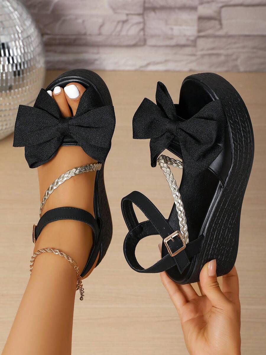 Dép sandal mùa hè thiết yếu cho nữ, trang trí nơ cho nét quyến rũ thanh lịch, thiết kế một khóa cổ điển để dễ dàng xỏ vào/tháo ra, đế dày và đế cao tạo sự ổn định thoải mái, thích hợp để đi làm, du lịch và kết hợp với nhiều trang phục khác nhau - màu đen - Xem 1