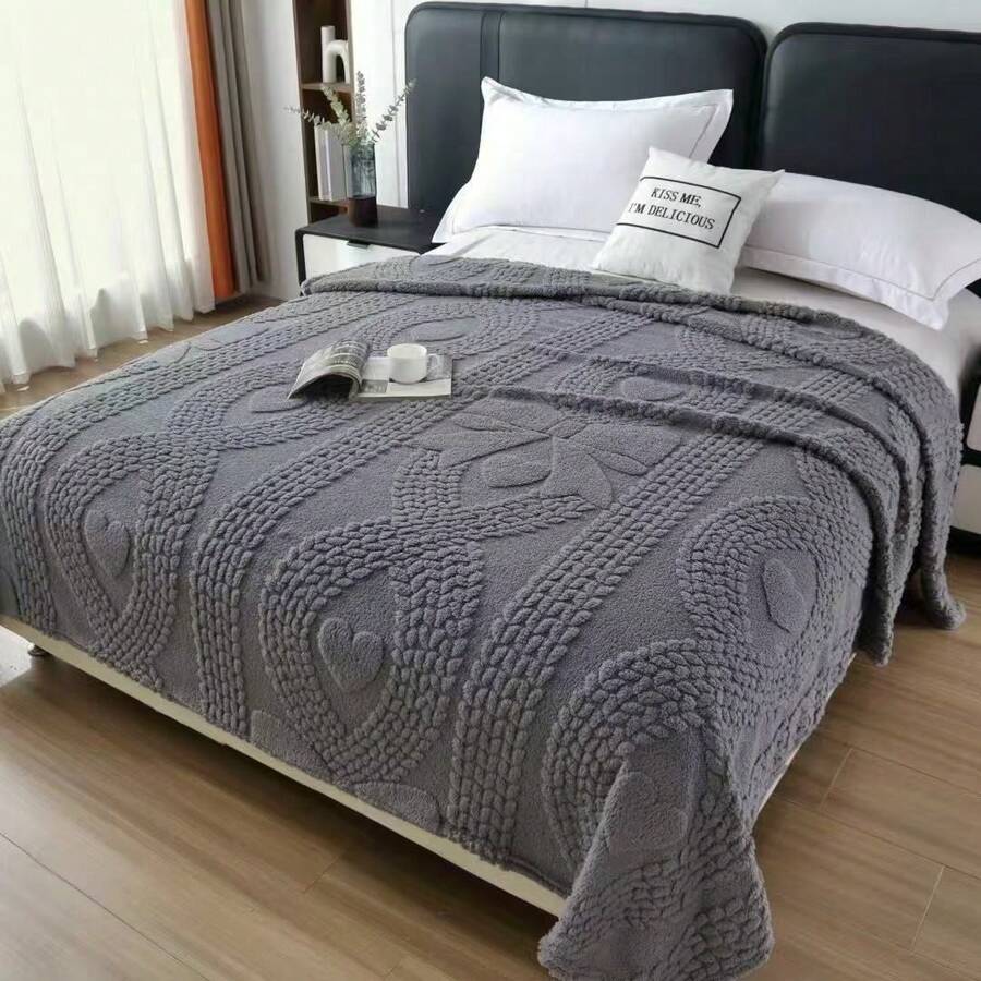 1pc Heart Shape Bow Pattern Ultra-Soft Taffeta Plush Throw Blanket - Lightweight, Fluffy, And Cozy For Sofa Or Bed, White, All-Season Comfort, Perfect For Snuggling Or Lounging, Blanket For Bed