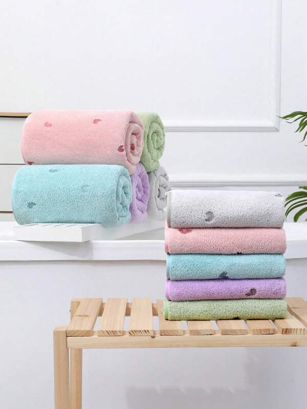1pc Coral Fleece Small Heart Pattern Bath Towel, Valentine's Day Edition, Super Soft, Absorbent, Skin-Friendly, Suitable For Bathroom, Gym, Hotel, Beach, Essential For Daily Use, Perfect Gift For Family, Travel, Valentine's Day, Mother's Day