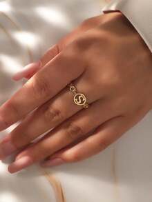 1 pieza Anillo de letra dorada personalizada de moda con diseño de la letra 26 - Amarillo Oro - Ver 11