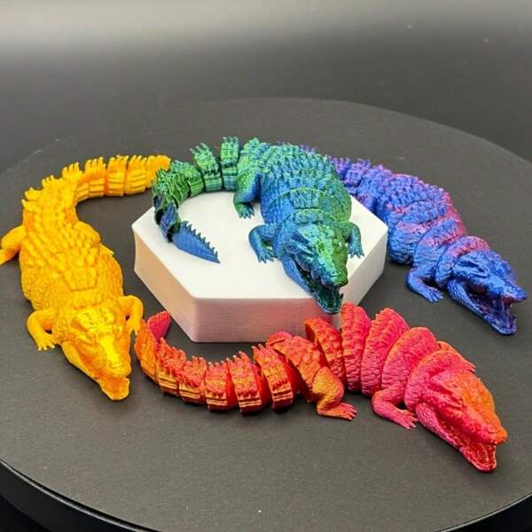 1pc 3D Printed Articulated Crocodile Statue - PLA Material With 1 Movable Joint, Realistic Plastic Animal Model, Suitable For Christmas, Halloween, New Year Decoration, No Power Required, Modern Office Desk Decor