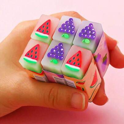 6 件可爱创意水果形橡皮擦，新奇文具学校用品，送给学生的完美礼物/一些配件、颜色、文字、图案、形状是随机的