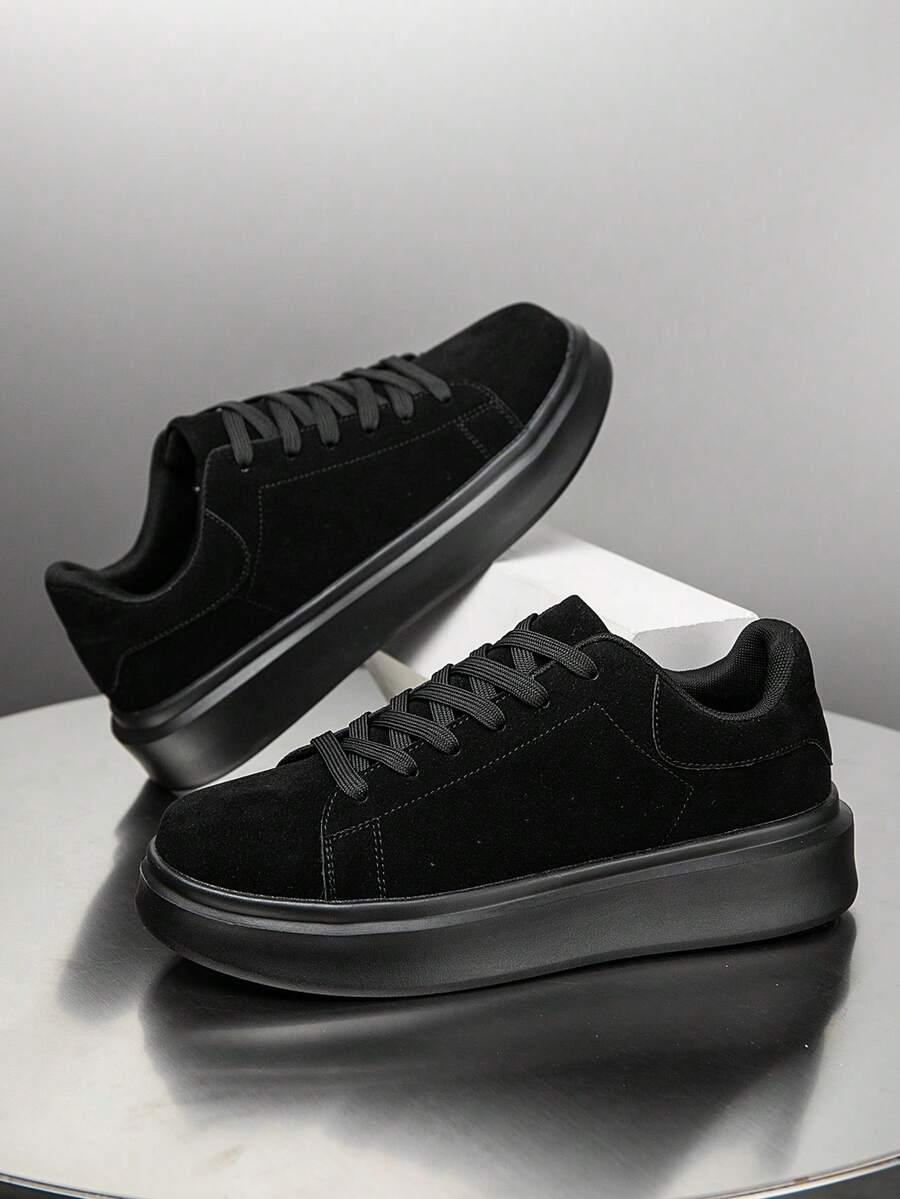 男士休闲卡其色PU拼接系带运动鞋，简约复古风格，适合日常通勤、户外活动、四季皆宜，穿着舒适，适合搭配牛仔裤等运动装束。