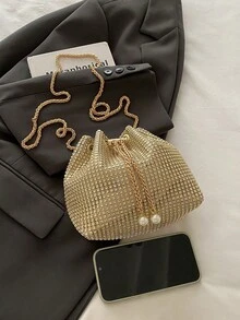 这款迷你时尚纯色水桶包，是一款百搭优雅的链条单肩包，适合购物、携带钱包、休闲外出等场合，尤其适合年轻女性、大学生、职场新人、白领人士。同时，也非常适合办公室、大学、工作、商务、通勤、户外活动、旅行和郊游等各种场合。 - 金色 - 查看 7
