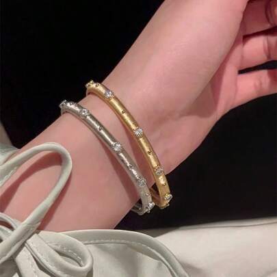 1pc Vintage Style Four-Leaf Flower Pattern Women Bracelet, Brushed Texture Ancient Vibe Luxury Zirconia Design