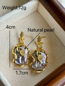 1 paire de boucles d'oreilles à tige en perle baroque naturelle vintage de haute qualité avec pendentif feuille dorée. Élégantes pour le port quotidien.