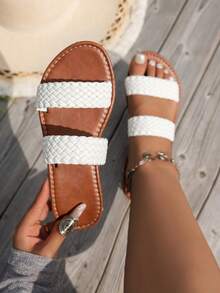 1 Đôi dép xăng đan đế bằng màu trắng hở mũi mới cho nữ mùa hè 2025, giày hè thoải mái và nhẹ | Chống trơn trượt, mềm mại, phù hợp cho kỳ nghỉ và bãi biển | Kiểu dáng rộng rãi - trắng - Xem 2