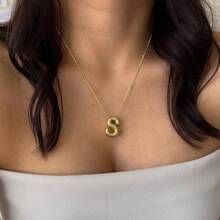 Magic Fish 1pc Classic 26 Alphabet Letter Necklace A-Z Initial Pendant Necklace Stainless Steel Jewelry Gift, Suitable For Daily Wear