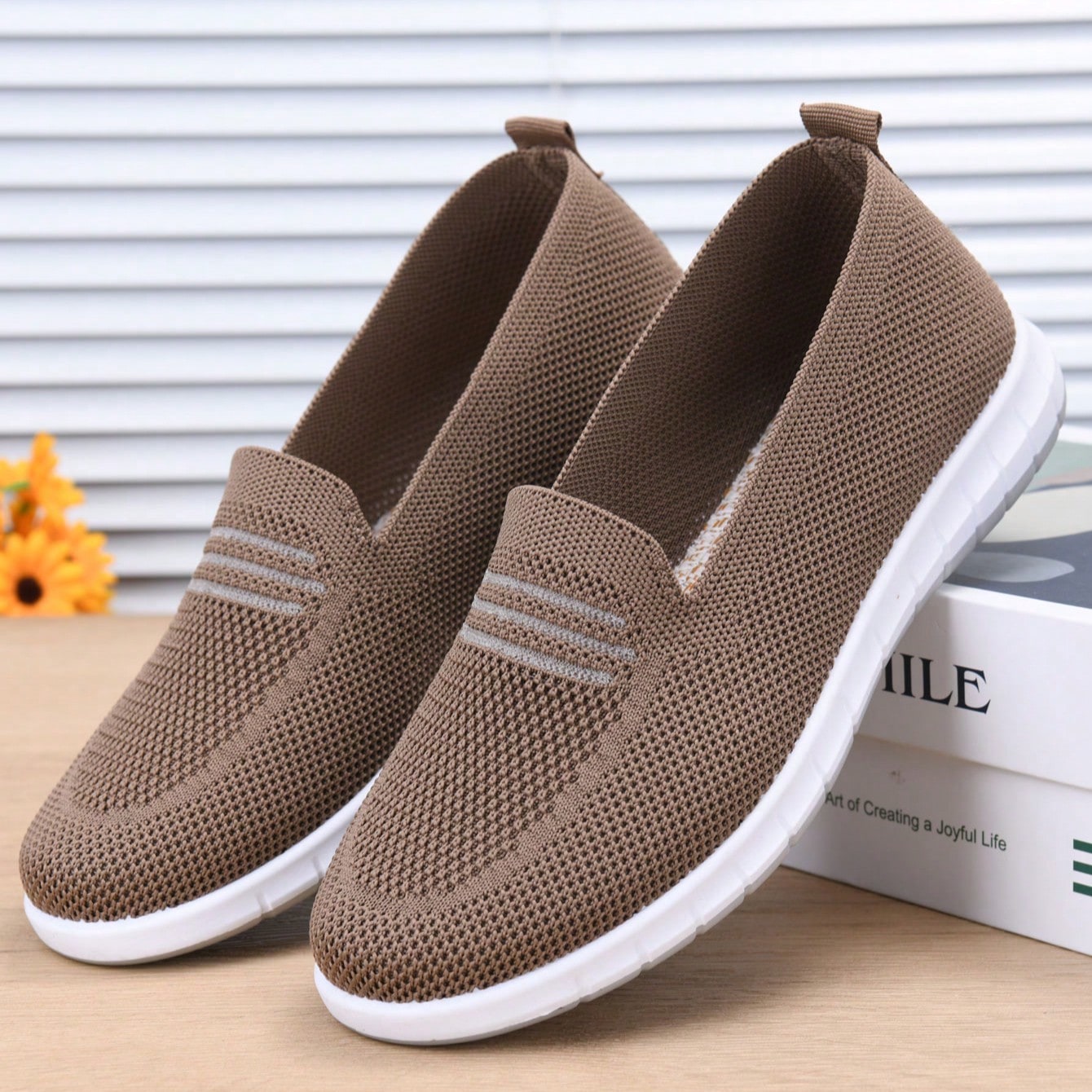 Zapatos casuales ligeros de primavera/otoño estilo 2025 para madres de edad media y ancianas, suela blanda antideslizante y transpirable, zapatos có