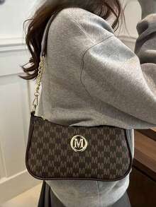 2025年新款时尚经典PU防水面料M字母印花设计金属链条装饰单肩斜挎包。适合购物、钱包、学生、年轻女性、办公室女性。非常适合办公室、大学、工作、商务、通勤、户外活动、旅行和野餐。 - 咖啡棕 - 查看 2