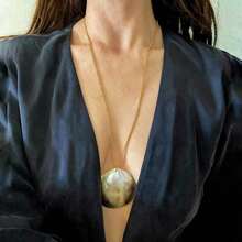 1 colar com pingente de concha de abalone natural em corrente de aço inoxidável dourada em formato de O, joia da moda feminina, acessório de praia boêmio