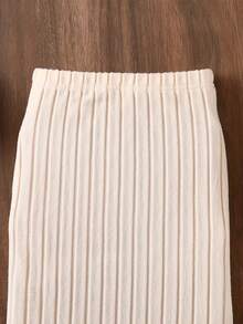 优雅纯色针织露肩套装，无肩带上衣搭配直筒裤，适合少女穿着，休闲涤纶混纺面料，无袖设计，是夏季休闲装扮的理想之选。 - 米色 - 查看 9