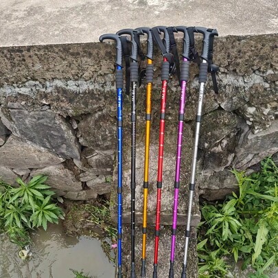 超轻可调节登山杖，采用符合人体工程学的T型手柄和减震系统 - 耐用铝合金材质，握感舒适，适合徒步旅行和露营装备