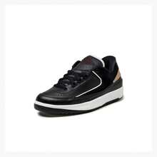 Nike AIR JORDAN 2 RETRO LOW - 黑色/大學紅-金屬金-米白色 - 查看 4