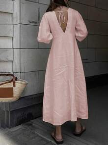 فستان طويل بأكمام منتفخة واسع فضفاض بلون واحد سادة أسلوب الإجازة الفرنسي العصري الصيفي والربيعي الجديد ذو فتحة الرقبة على شكل حرف V عاري الظهر