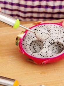 Trancheuse à pastèque et cuillère à fruits tout-en-un, pratique pour les pique-niques et le camping afin de créer des moments gourmands amusants, créateur de bonheur d'enfance ! Ensemble trancheuse et cuillère à pastèque, forme amusante pour jouer avec les fruits, indispensable pour l'interaction parent-enfant, laissant de doux souvenirs de dégustation de pastèque