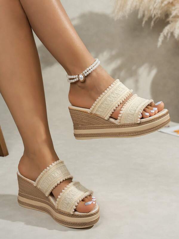 Tongs de plage souples et casual en style boho tressé pour femmes, sandales à plateforme Glissant, couleur beige