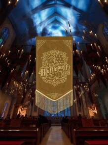 Harry Potter 1 stuk grappige bannervlag, vintage kwastvlag van Zweinstein met vier hogescholen voor buiten, binnenplaats, tuin, terras en woondecoratie - magische benodigdheden voor het decoreren van de scène, perfect voor feesten, festivals en fans, exclusief hangstokken, verjaardagscadeau, klaslokaaldecoratie, alleen inclusief vlaggen [officieel gelicentieerd]