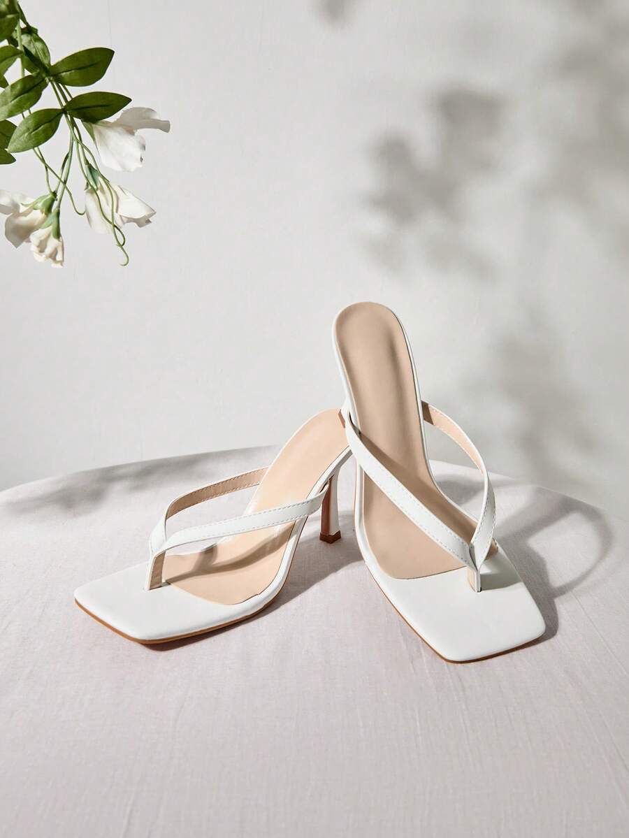 女士人字拖细高跟凉鞋，时尚人字拖，适合户外圣诞节冬季穿着，也是不错的圣诞礼物选择。