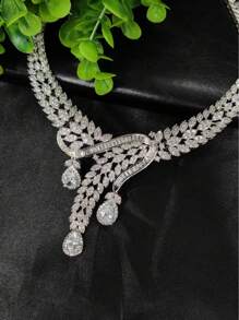 1 Set de joyas de lujo para mujer en plata con rhinestones de cobre, incluye 4 piezas: collar, aretes, brazalete y anillo, perfecto para boda, fiesta o regalo de festividad