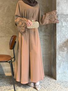 1 pieza Vestido informal de vacaciones en casa tipo abaya de color liso con detalles de encaje en las mangas y cuello redondo, elegante y modesto