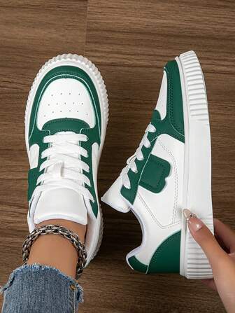Baskets décontractées à enfiler pour femmes, chaussures de sport à lacets basses, respirantes et patchwork, légères et confortables pour le skateboard