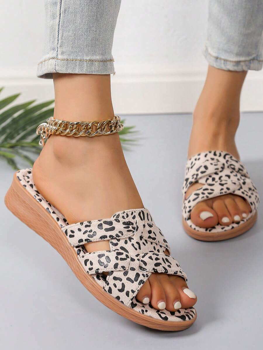 Plus Size Women Soft Sole Wide Fit Flat Comfortable Casual Mom Sandals - Black and White - View 1