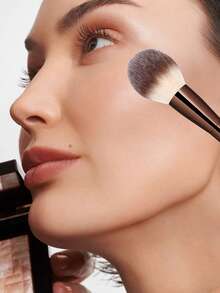 3件套专业铝管双头化妆刷套装，包含柔软粉底刷、腮红刷、散粉刷、遮瑕刷、轮廓刷和晕染刷，必备化妆刷，刷毛柔软，便携易用，适合旅行携带，是送给女性和女孩的理想礼物。