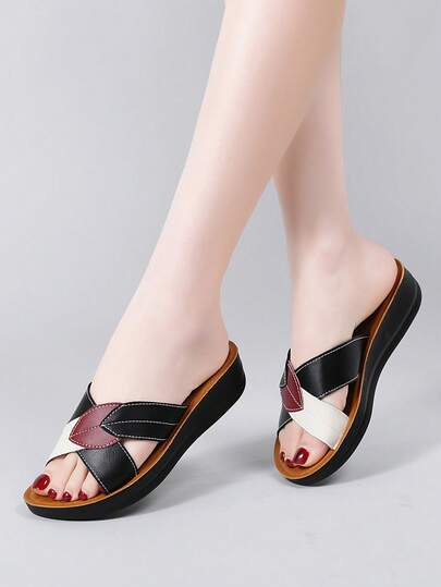 Sandálias Rasteiras Femininas, Sapatos de Verão para Uso Externo, Chinelos de Praia com Padrão de Folhas em Cores de Blocos, Moda Antiderrapante, Respiráveis para Mães de Meia-Idade e Idosas