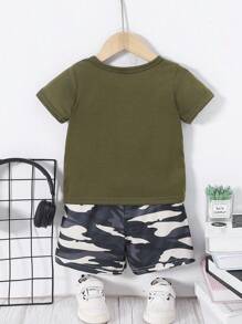 Set de 2 piezas, camiseta de manga corta de cuello redondo con estampado de camuflaje y pantalones cortos, informal para niños, para verano
