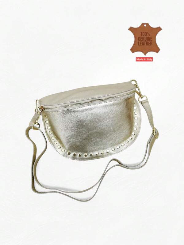 1 bolsa tiracolo de couro com detalhes de rebites e alça ajustável, adequada para uso casual, esportivo, em viagens ou como presente para mulheres
